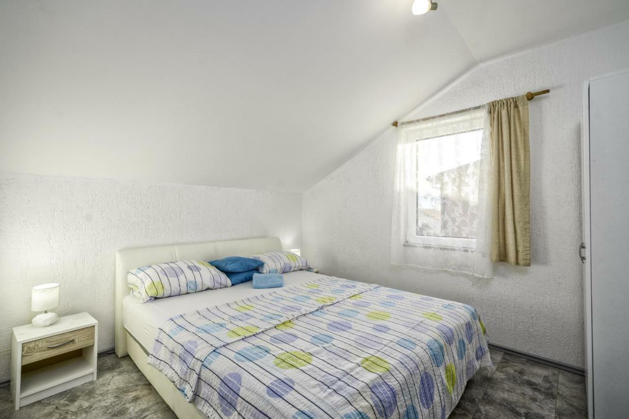 Apartments Marko Vir Bagian luar foto