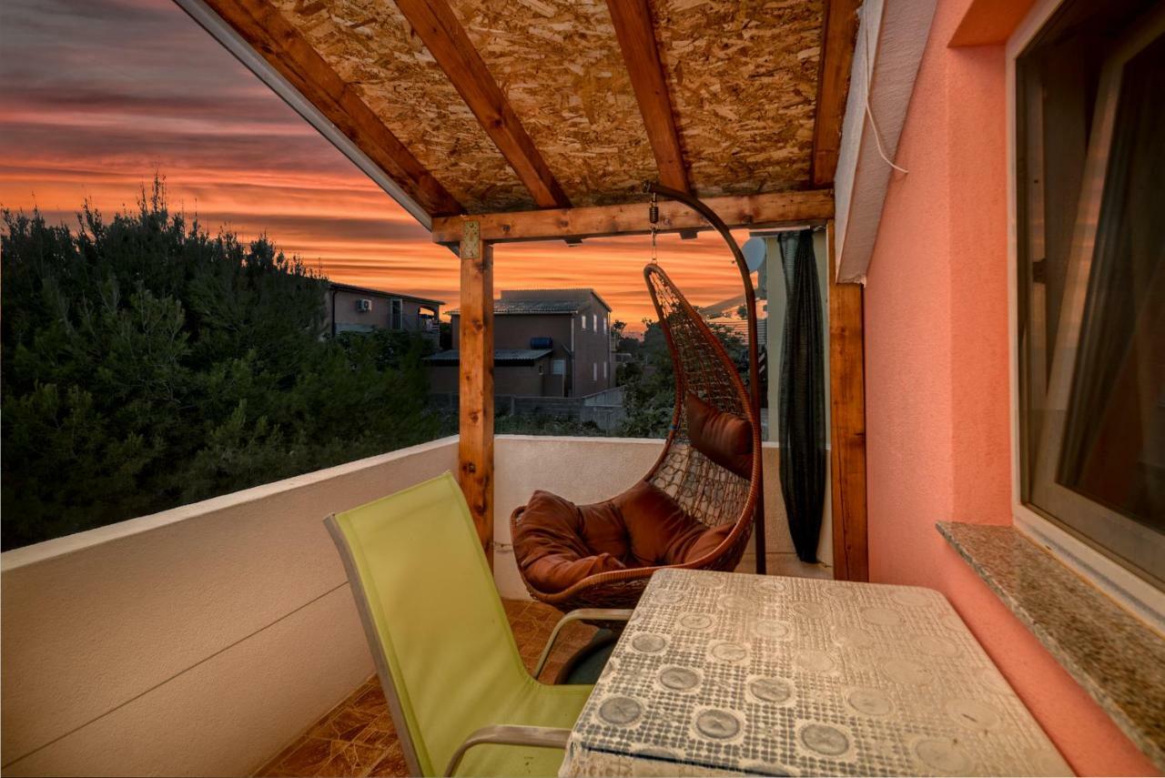 Apartments Marko Vir Bagian luar foto