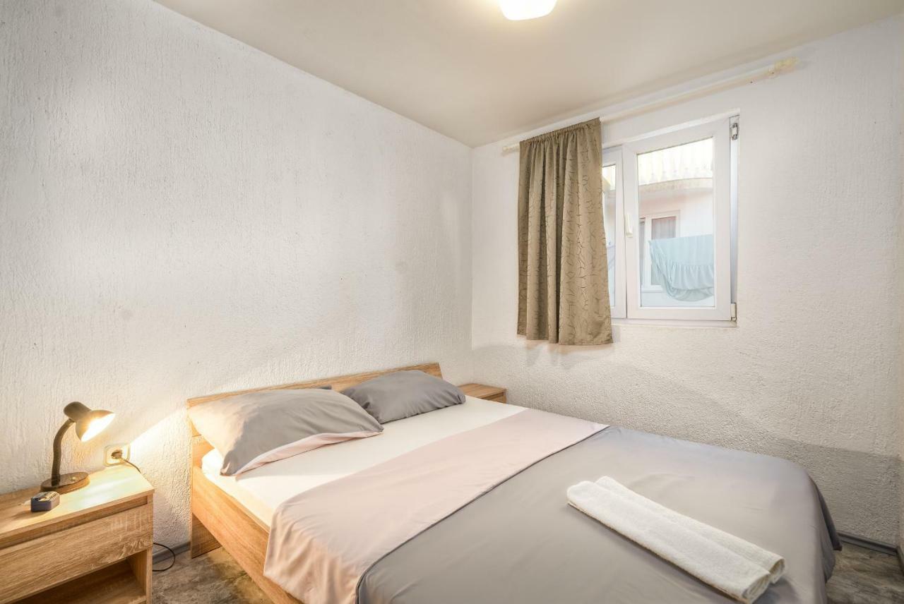 Apartments Marko Vir Bagian luar foto