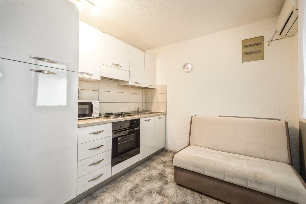 Apartments Marko Vir Bagian luar foto