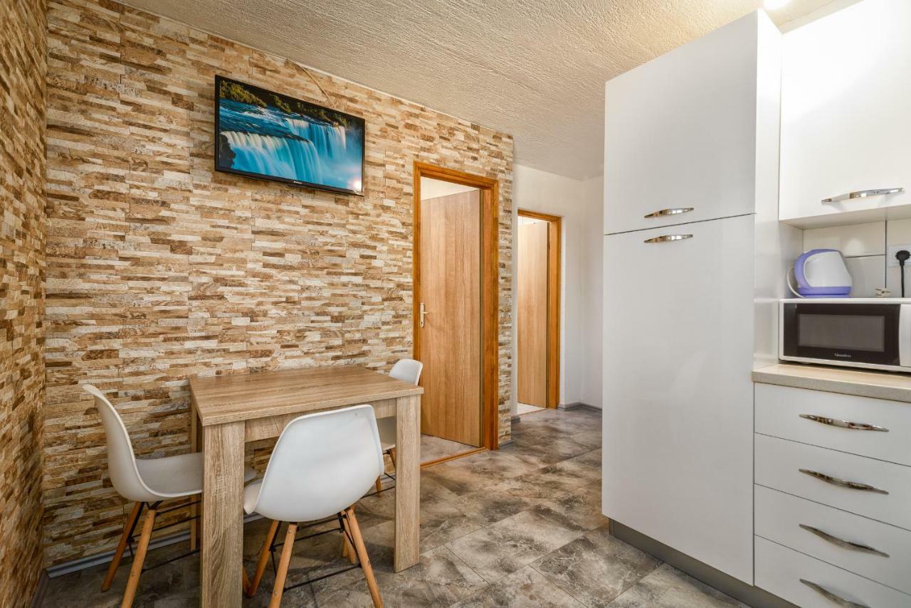 Apartments Marko Vir Bagian luar foto