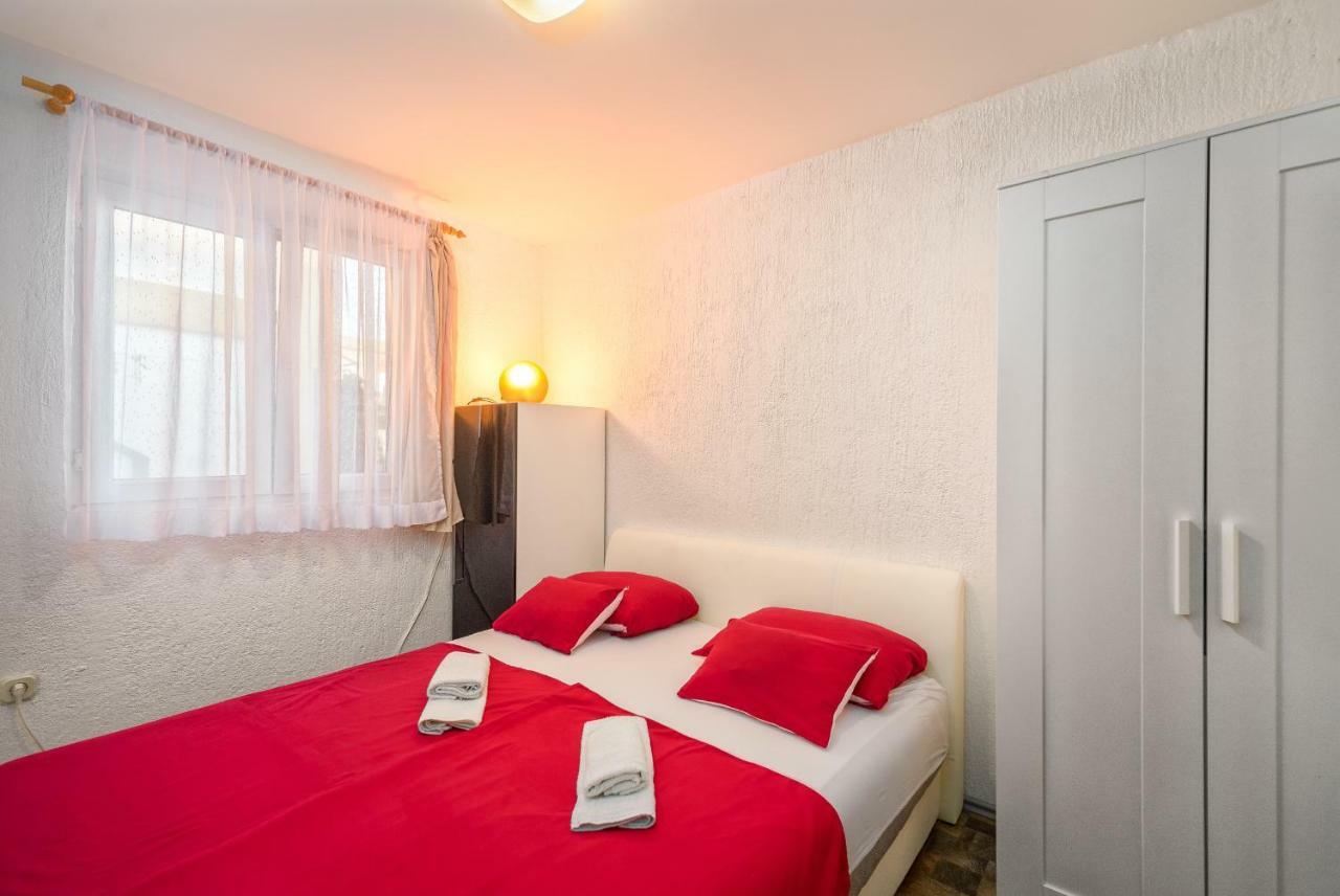 Apartments Marko Vir Bagian luar foto