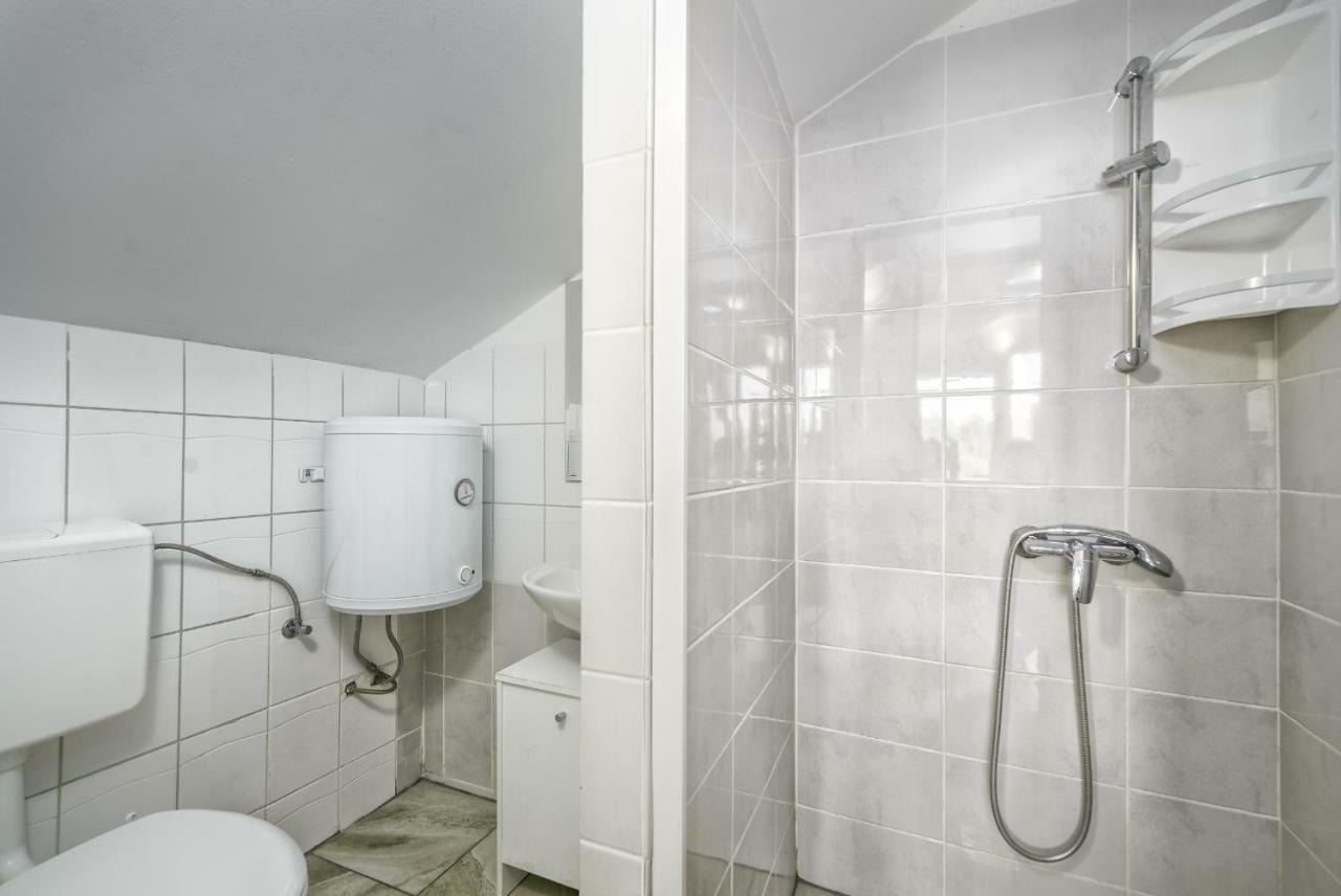 Apartments Marko Vir Bagian luar foto