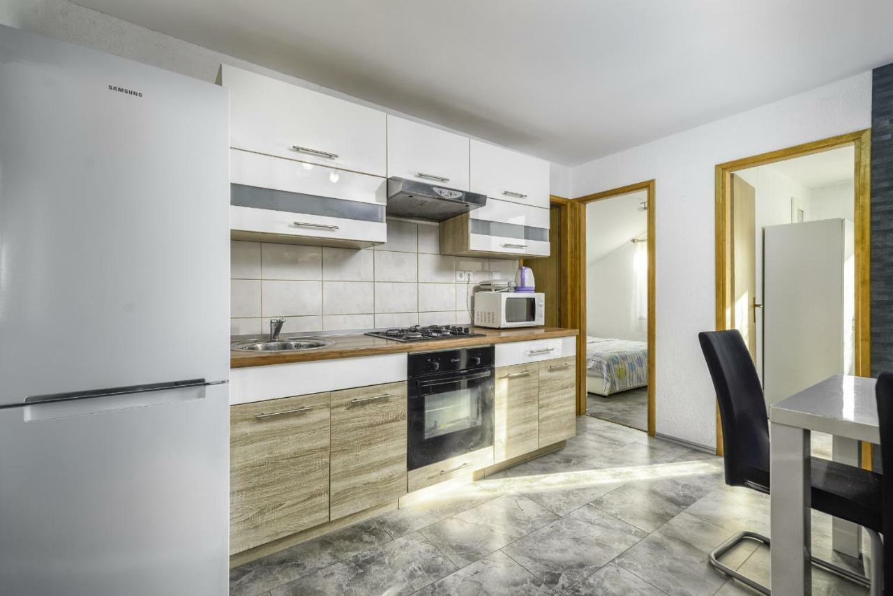 Apartments Marko Vir Bagian luar foto